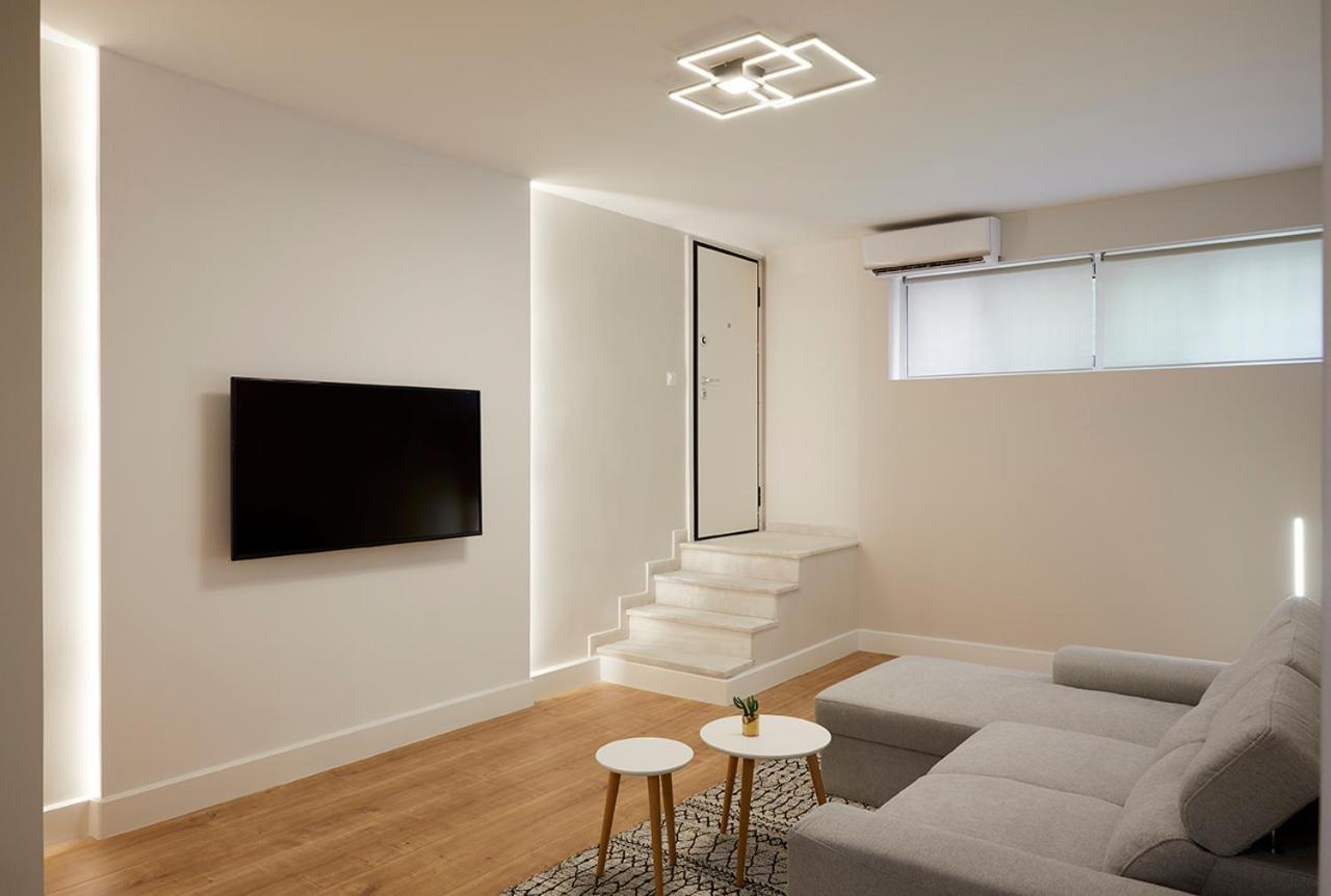 Central & Comfy Apartment 2Mins Walking From Metro 雅典 外观 照片